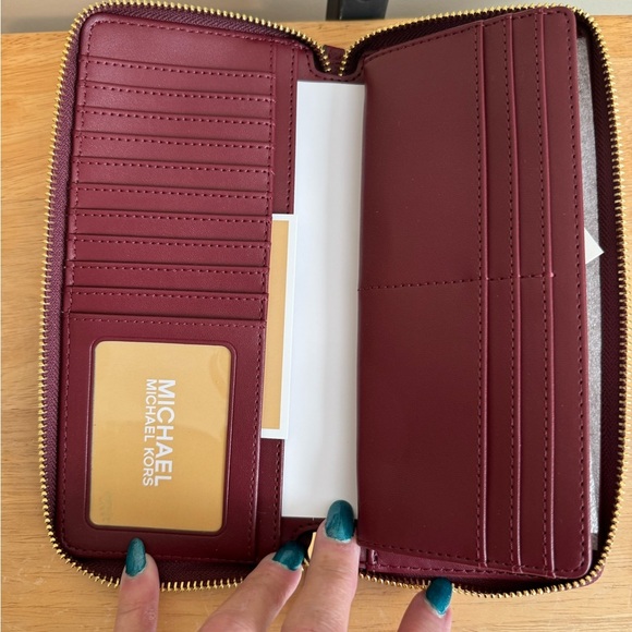 Michael Kors Mina Satchel w/Wallet - Picture 12 of 13